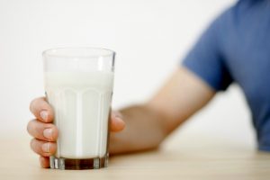 Septiņi mīti un patiesības par pienu