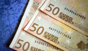 10 iemesli, kāpēc skaidra nauda joprojām ir labāka par karti