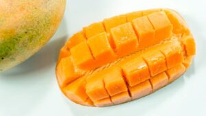 Kāpēc mango ir vērtīgi un kādos gadījumos no tiem labāk atturēties