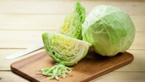 10 interesanti salāti no svaigiem kāpostiem