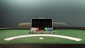 pokergaldi Kāpēc modernajos birojos tiek uzstādīti pokera galdi?